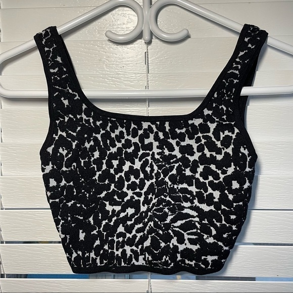 aritzia Babaton Sculpt Knit Tank Top size XS - Picture 5 of 9